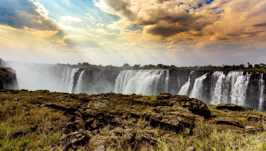 非洲維多利亞瀑布，世界三大瀑布之首大解密