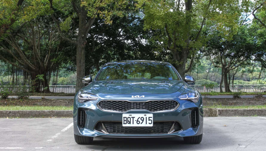 跑格旗艦之作 Kia Stinger 3.3 GT AWD