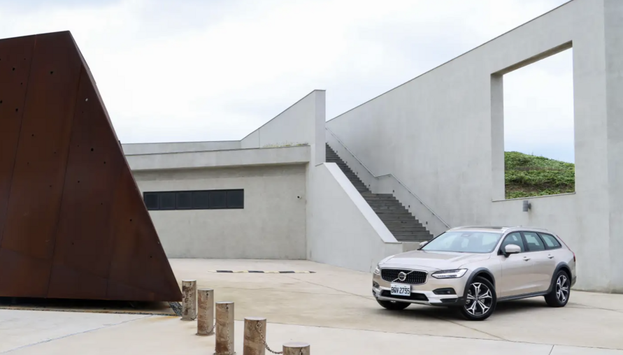 打破傳統旅行車框架 Volvo V90 Cross Country Ultimate B5 AWD
