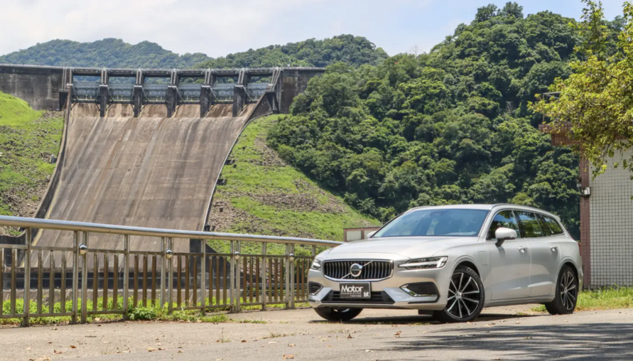 風格與性能的完美平衡 Volvo V60