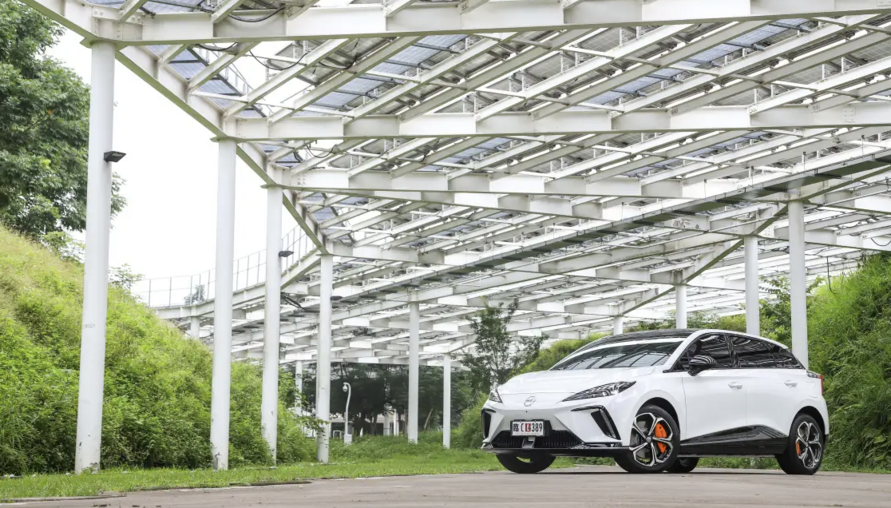 國產純電新黑馬 MG4 XPower