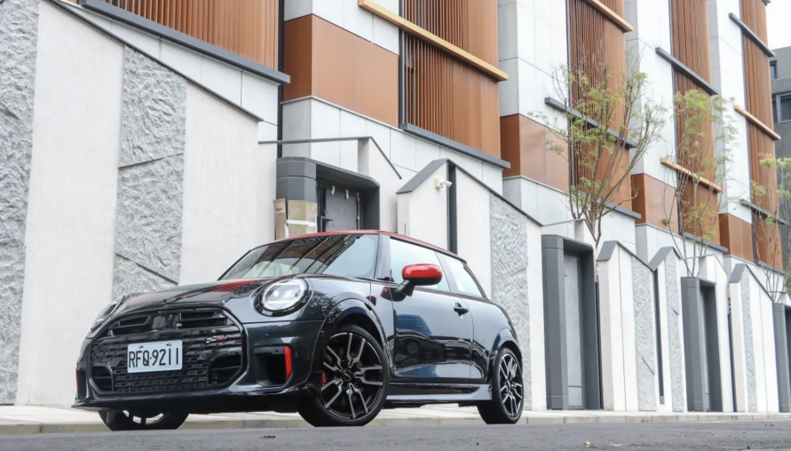 延續賽道榮耀 MINI John Cooper Works