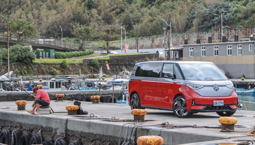 力量與復古同框的電能方舟 Volkswagen ID.Buzz GTX
