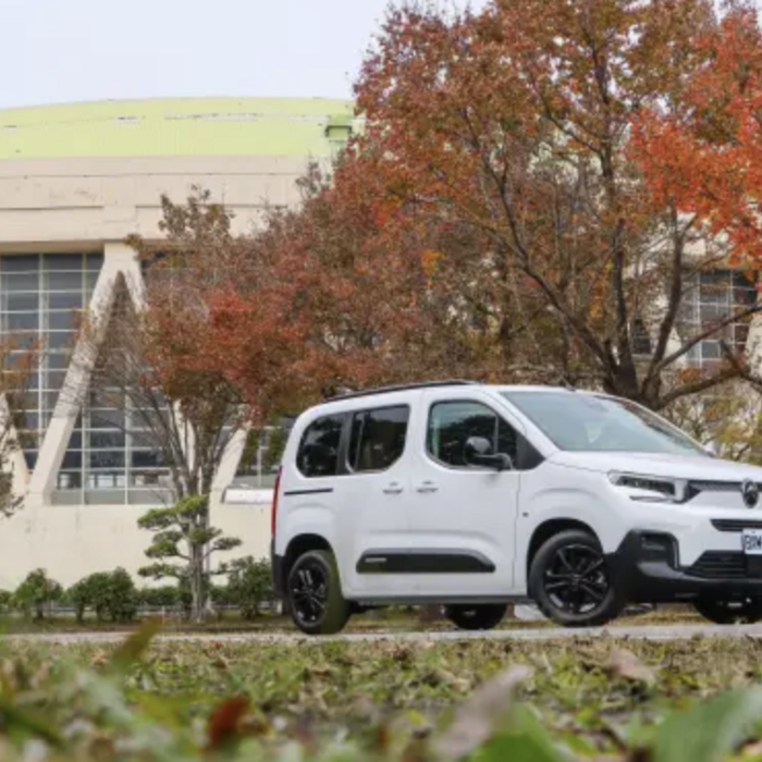 優雅進化 Citroën Berlingo MAX Modutop